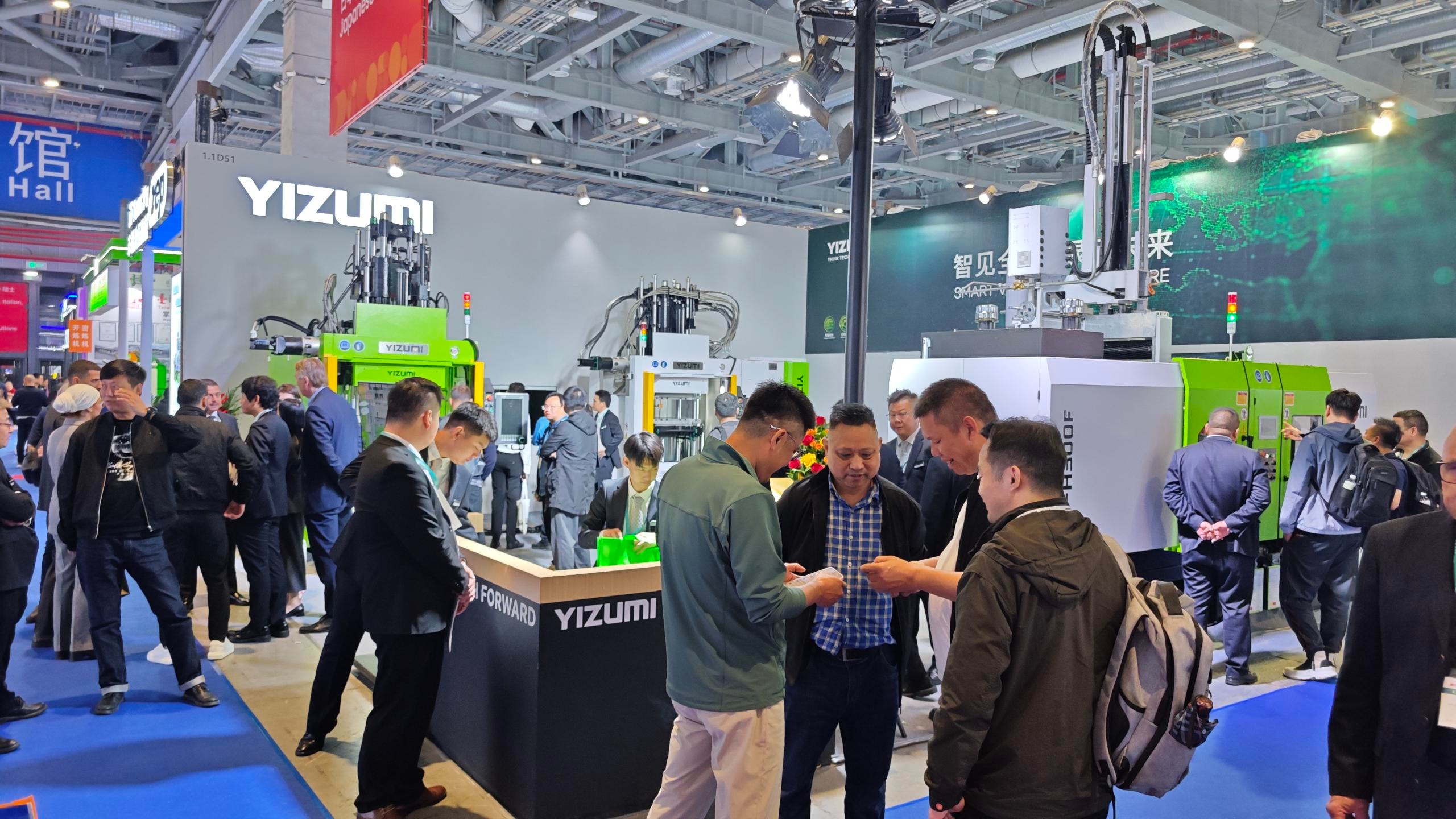 CHINAPLAS 2026首日直击|伊之密橡胶机人气爆棚，A3系列成全场焦点！